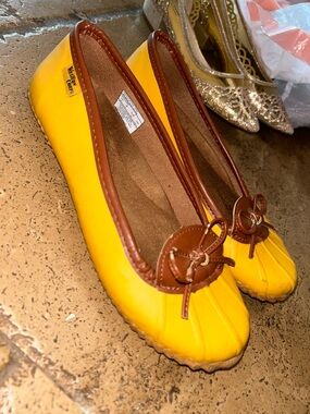 Western chief Yellow Duck-Style Ballet Flats with Brown Trim - Women